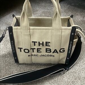 Marc Jacobs Cream Tote Bag with Structured Design and Adjustable Strap
